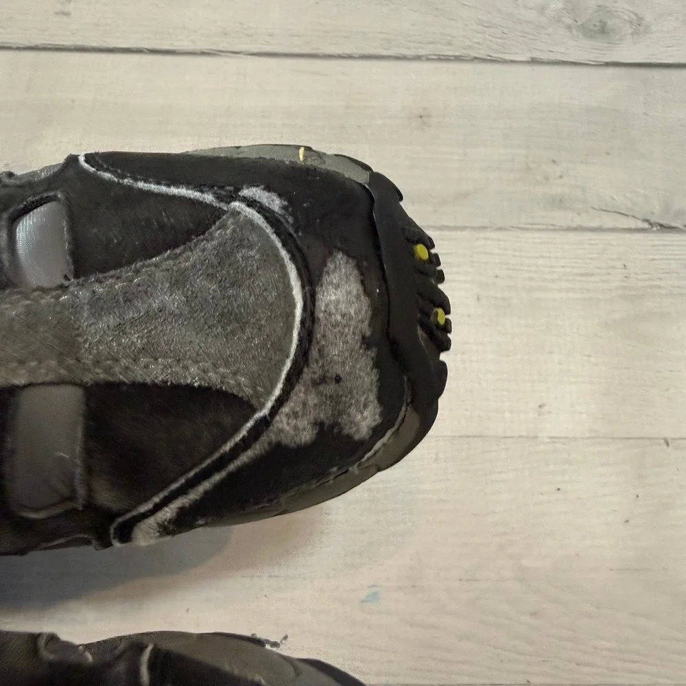 Merrell kids‎ black and grey winter snow boots hiking boots big kids size 4